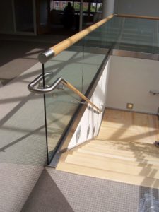 Optik Shoe balustrade with glass panels